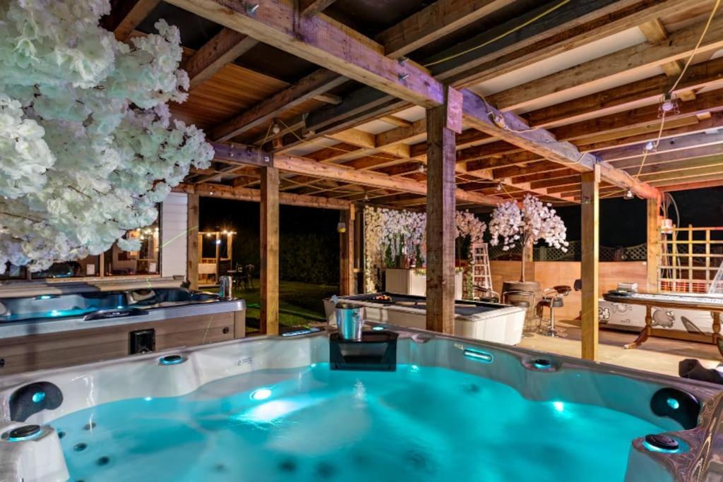 Hen & Stag Retreat Weekend Stay Sleeps 10 To 30 Тетфорд Экстерьер фото