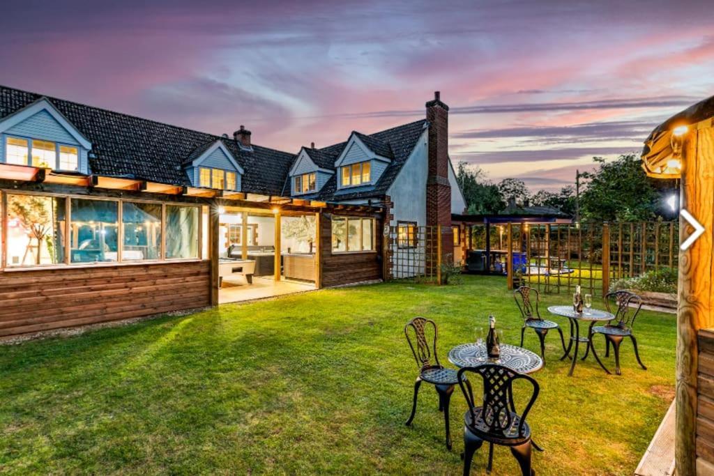 Hen & Stag Retreat Weekend Stay Sleeps 10 To 30 Тетфорд Экстерьер фото